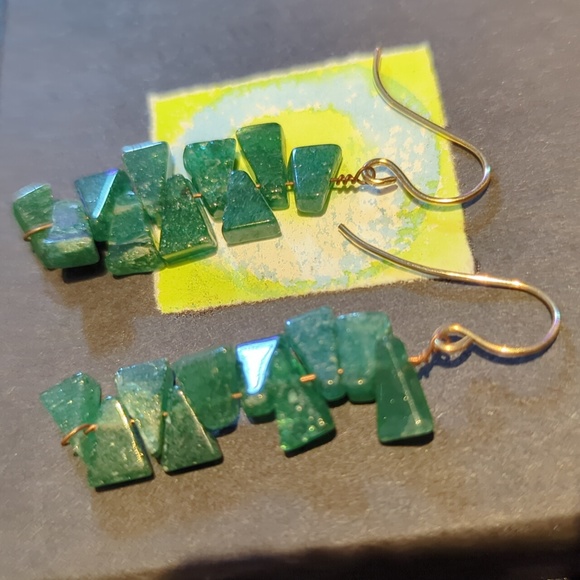 Green aventurine on 14k rolled gold earrings, in artist painted gift box - Picture 5 of 8